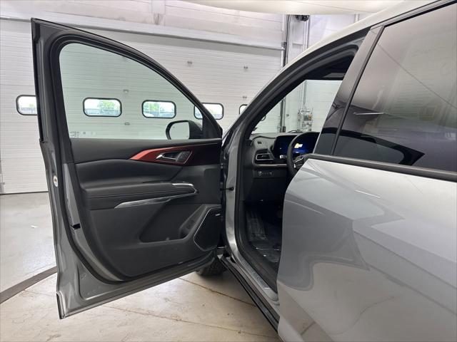 used 2024 Chevrolet Traverse car, priced at $53,399