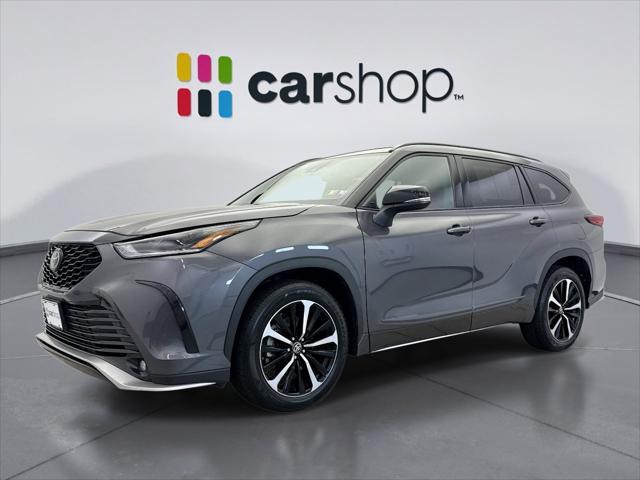 used 2022 Toyota Highlander car, priced at $40,299