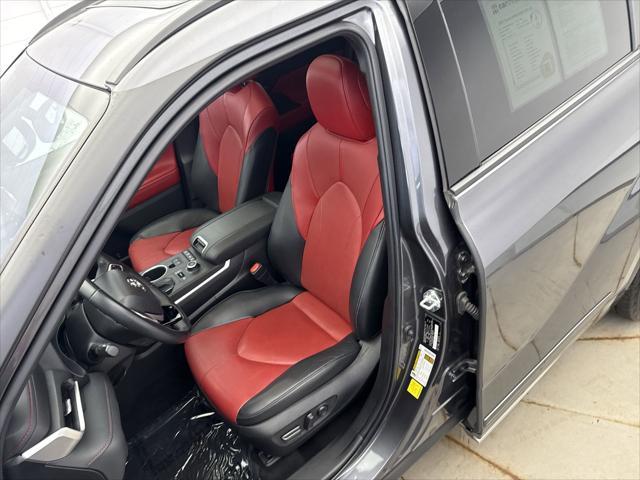 used 2022 Toyota Highlander car, priced at $40,299