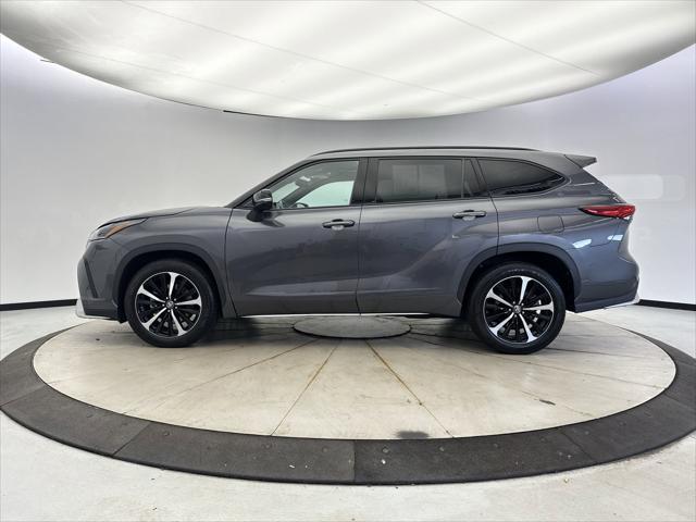 used 2022 Toyota Highlander car, priced at $40,299