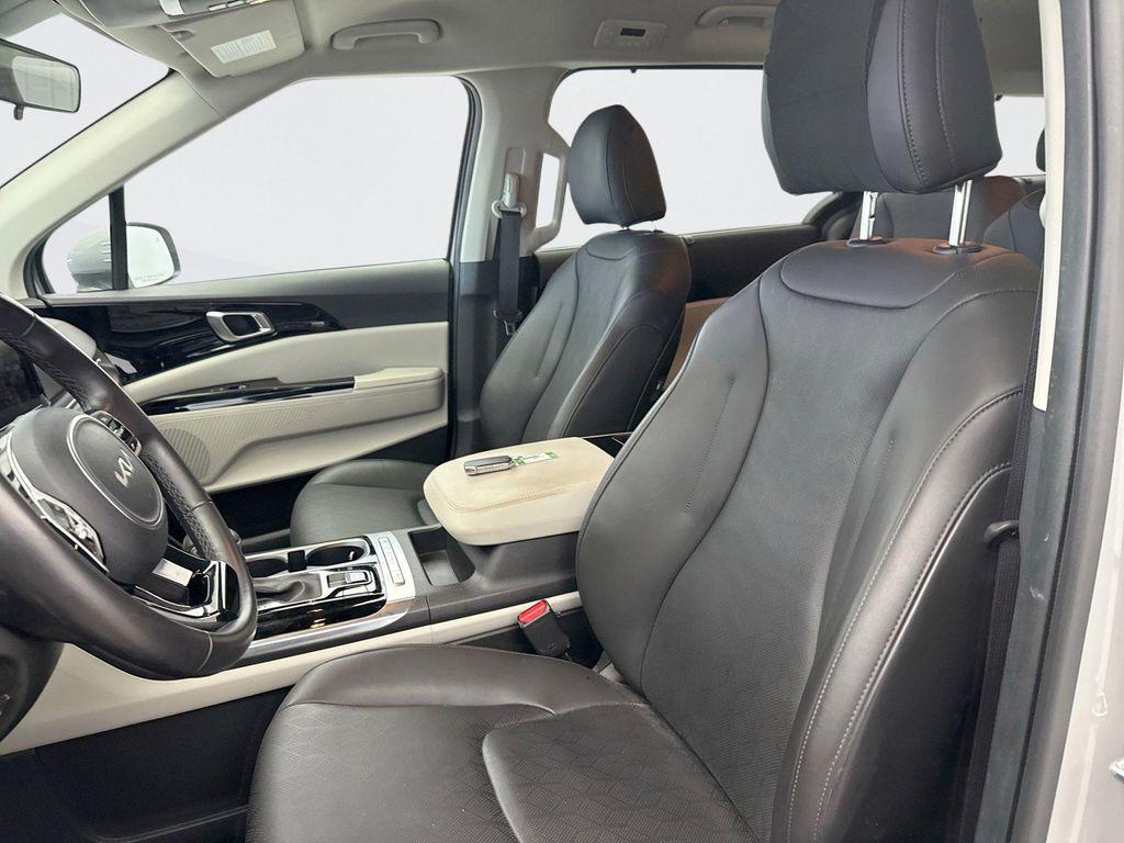 used 2024 Kia Carnival car, priced at $35,799