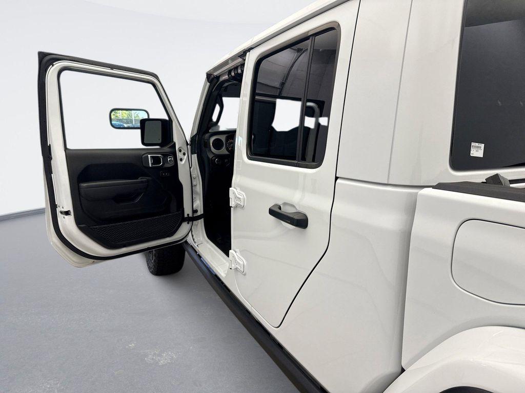 used 2025 Jeep Gladiator car, priced at $38,599