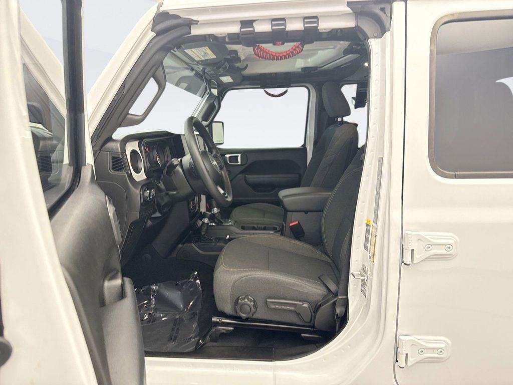 used 2025 Jeep Gladiator car, priced at $38,599