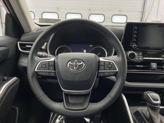 used 2022 Toyota Highlander car, priced at $36,299