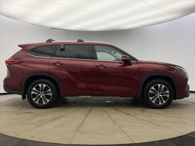 used 2022 Toyota Highlander car, priced at $36,299