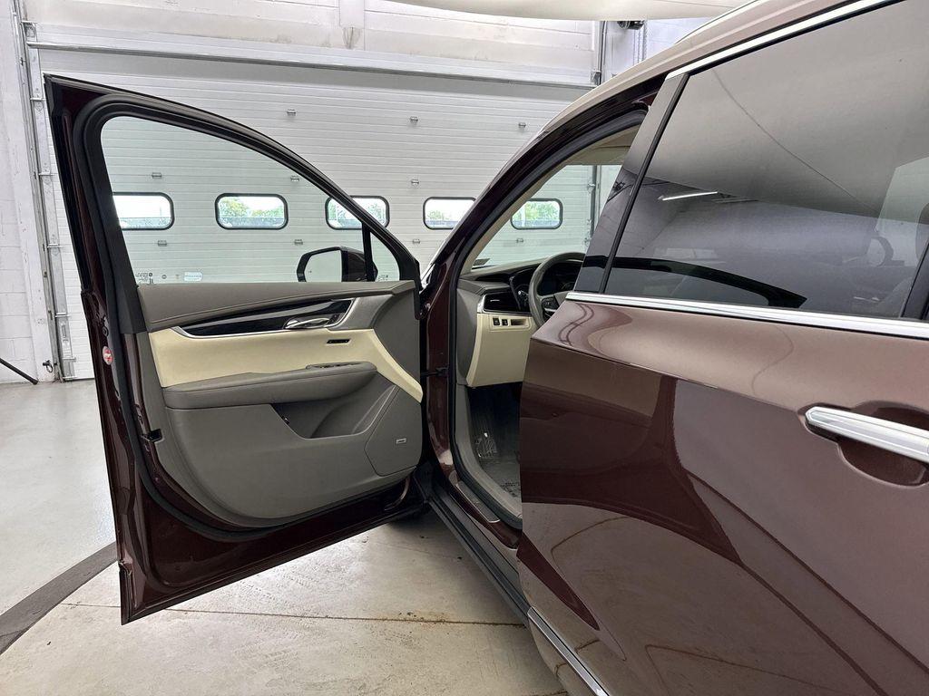 used 2022 Cadillac XT6 car, priced at $35,598