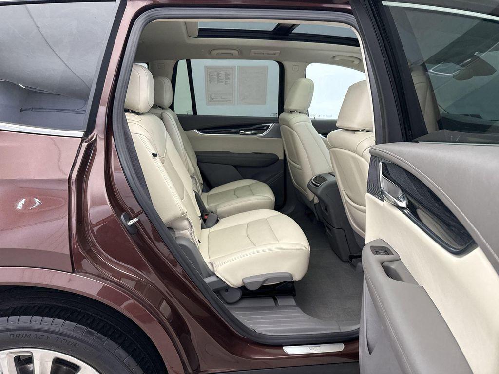 used 2022 Cadillac XT6 car, priced at $35,598