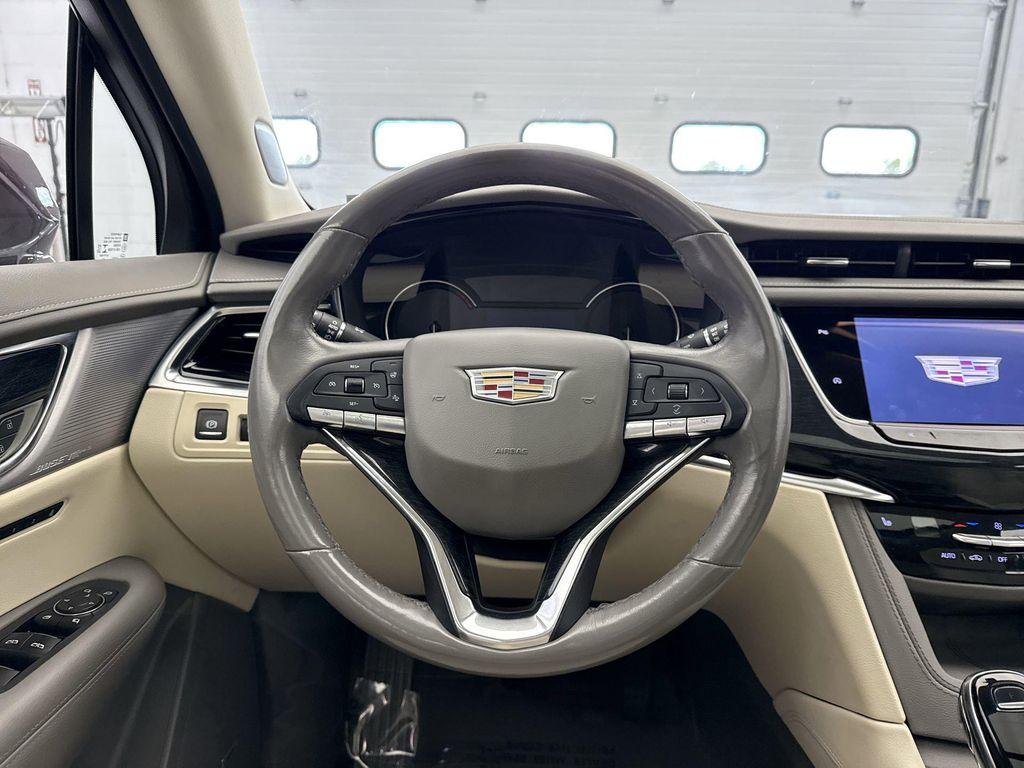 used 2022 Cadillac XT6 car, priced at $35,598