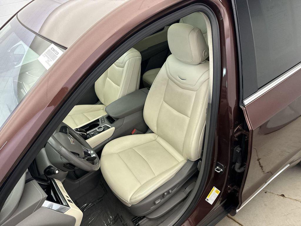 used 2022 Cadillac XT6 car, priced at $35,598