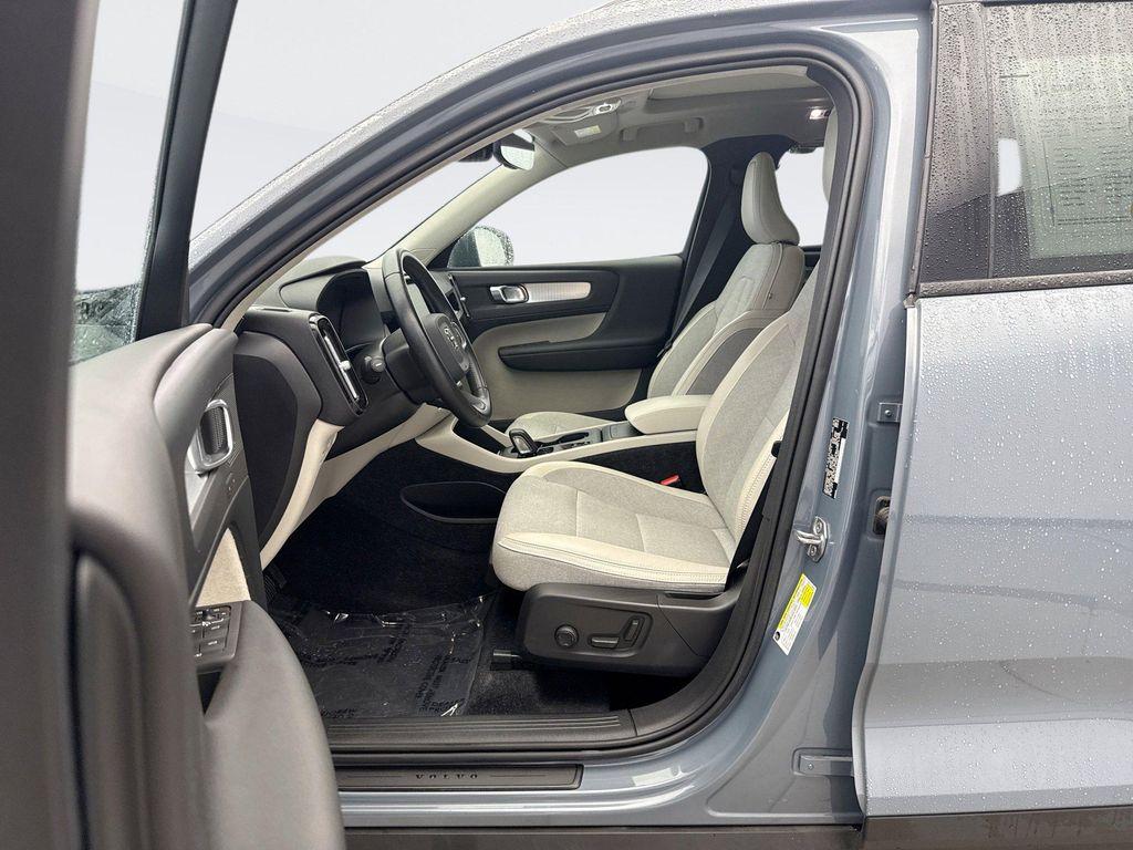 used 2020 Volvo XC40 car, priced at $27,649