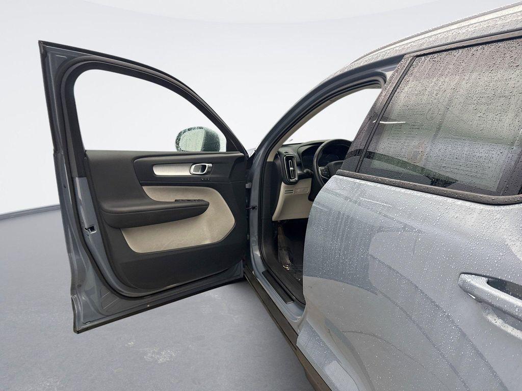 used 2020 Volvo XC40 car, priced at $27,649