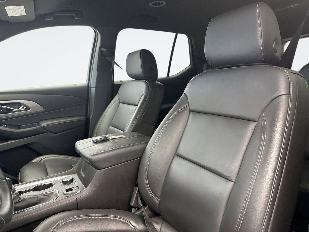 used 2023 Chevrolet Traverse car, priced at $32,699
