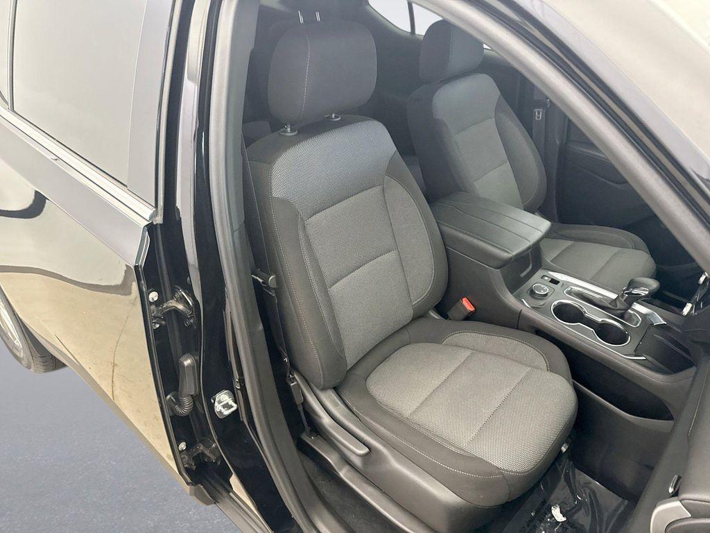 used 2023 Chevrolet Traverse car, priced at $31,599