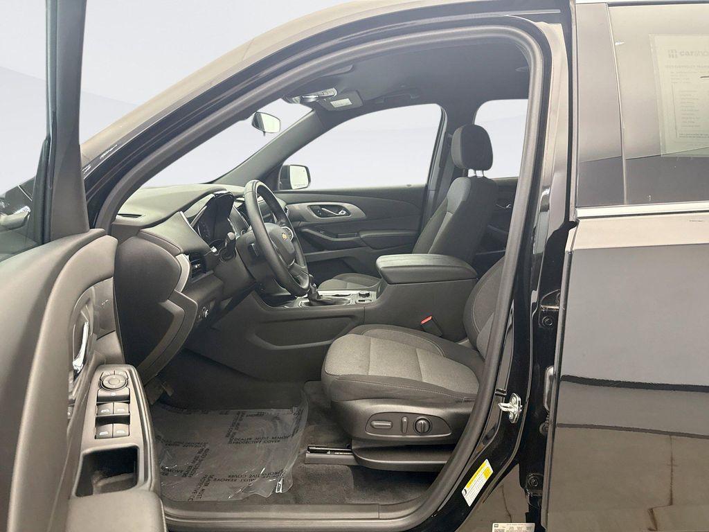 used 2023 Chevrolet Traverse car, priced at $31,599