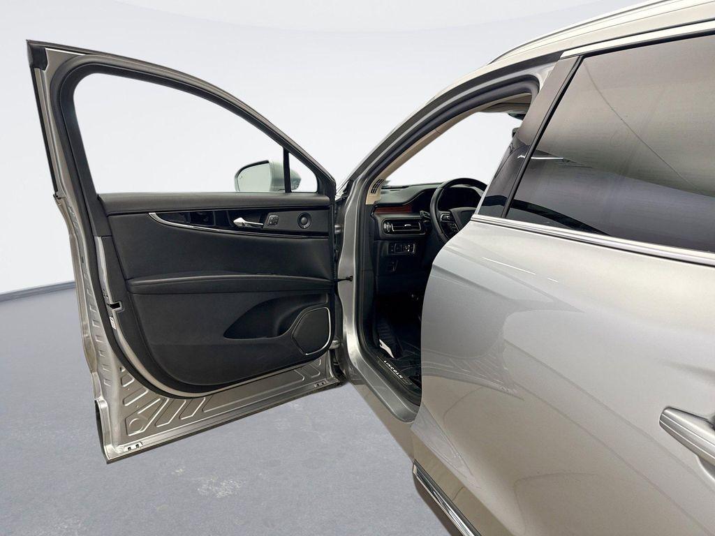 used 2021 Lincoln Nautilus car, priced at $31,999