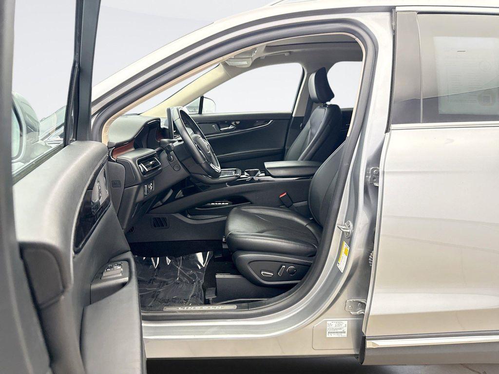 used 2021 Lincoln Nautilus car, priced at $31,999