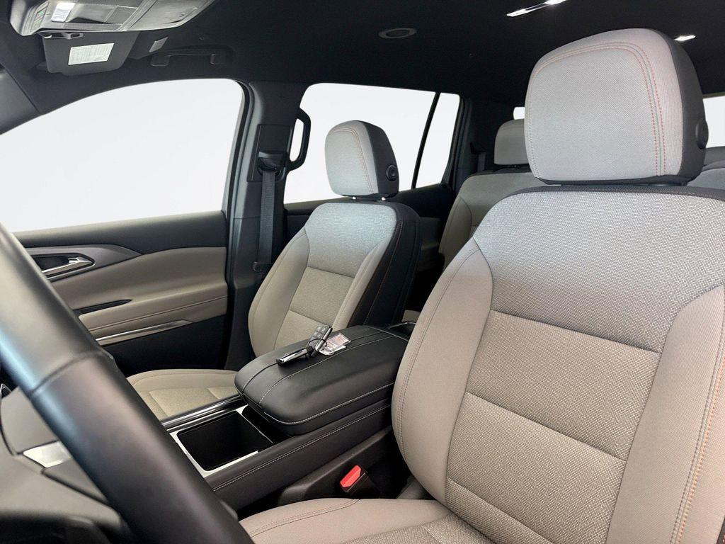 used 2025 Chevrolet Traverse car, priced at $40,800