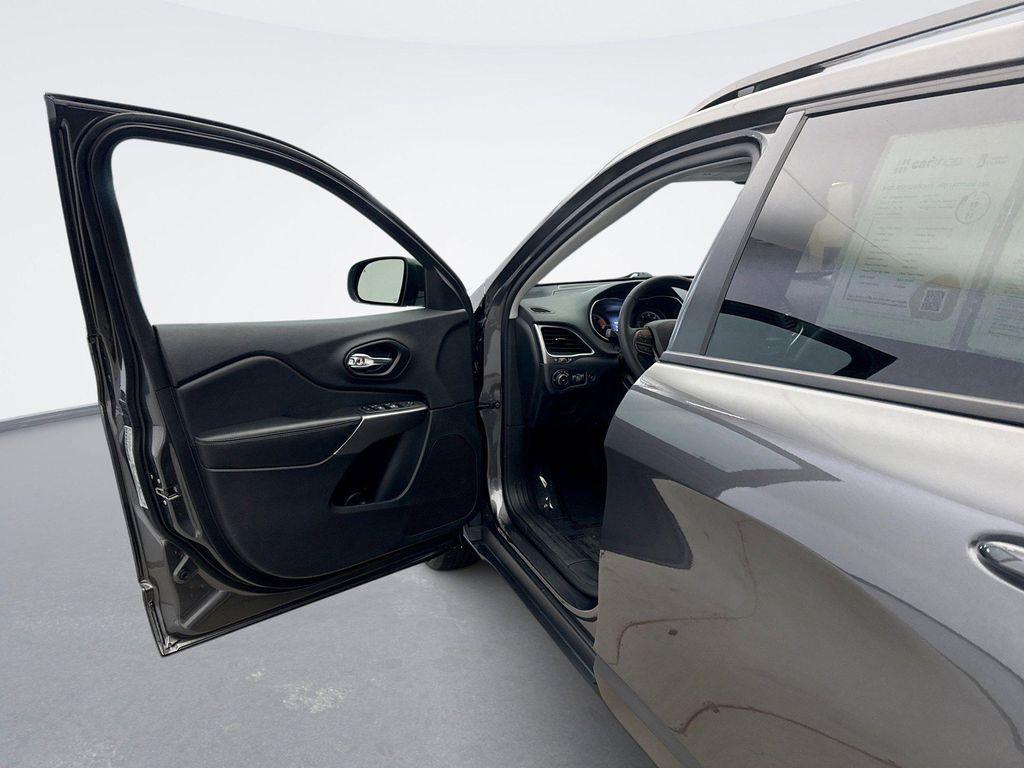 used 2022 Jeep Cherokee car, priced at $23,799