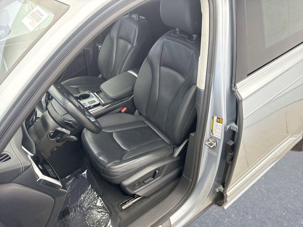 used 2024 Audi Q7 car, priced at $43,498