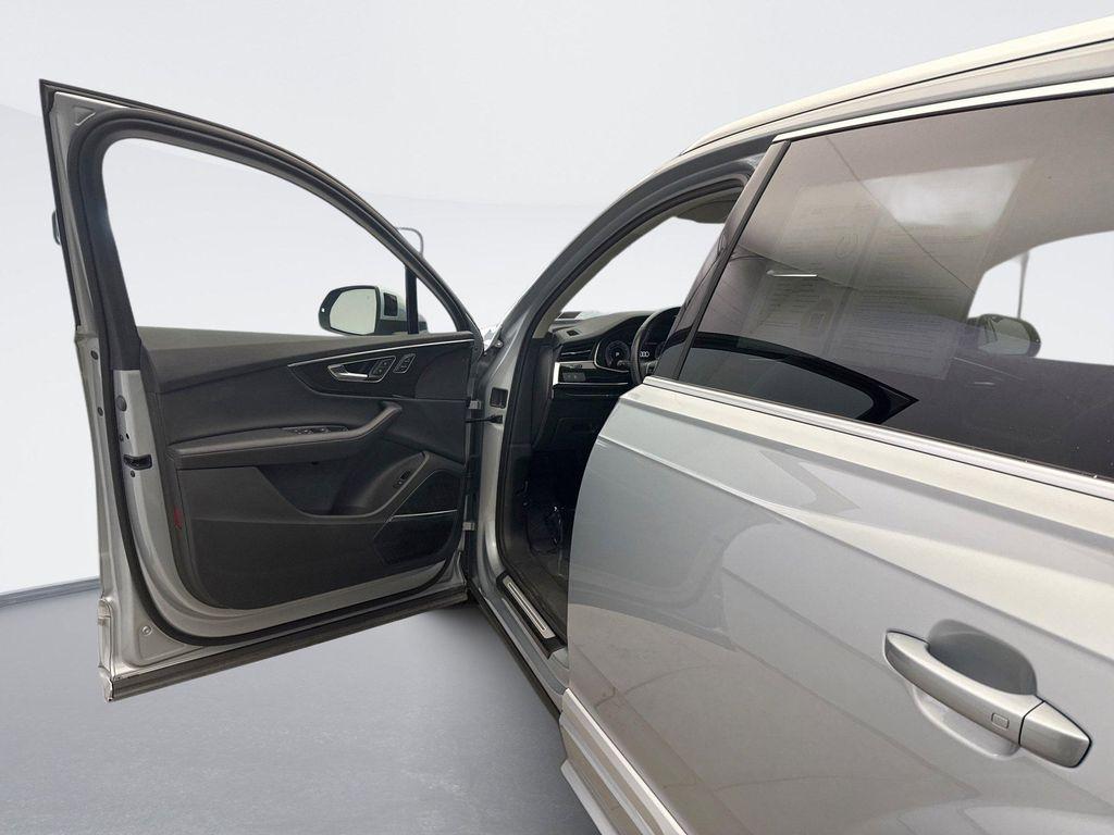 used 2024 Audi Q7 car, priced at $43,498
