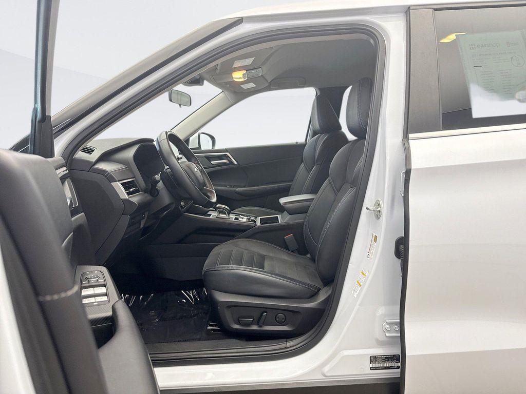 used 2023 Mitsubishi Outlander car, priced at $24,099