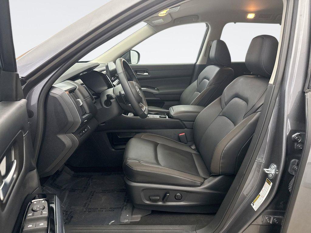used 2025 Nissan Pathfinder car, priced at $41,099