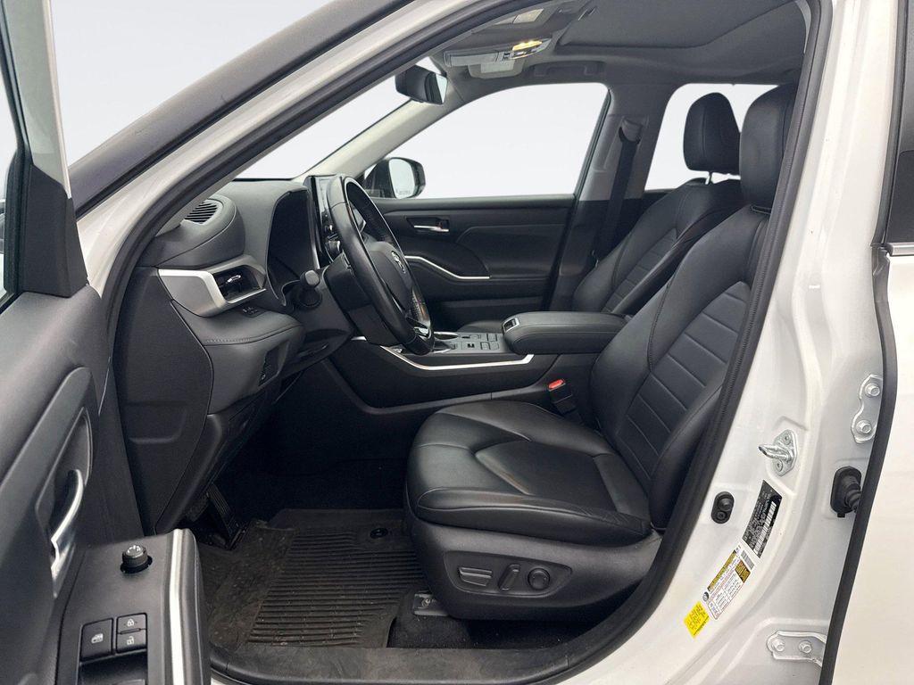 used 2021 Toyota Highlander car, priced at $30,150