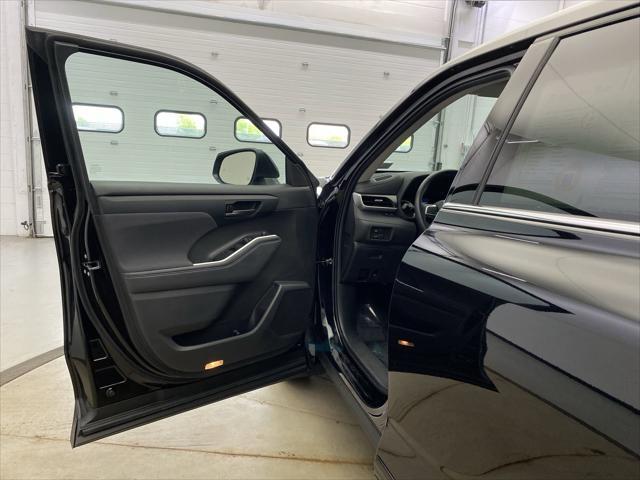 used 2022 Toyota Highlander car, priced at $32,599