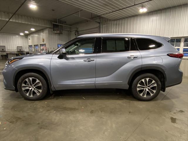 used 2022 Toyota Highlander car, priced at $36,698