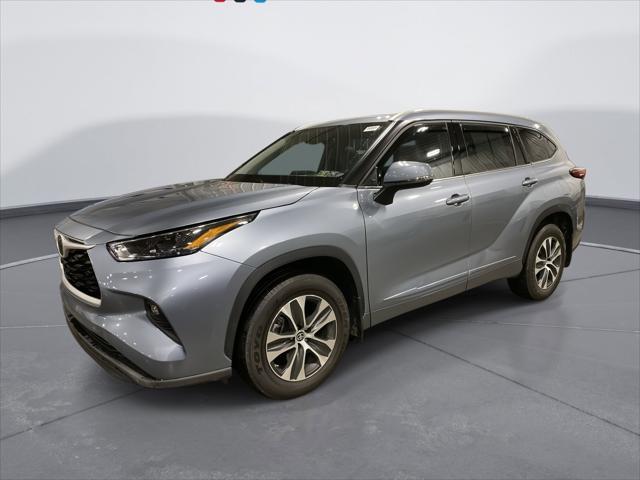 used 2022 Toyota Highlander car, priced at $37,498