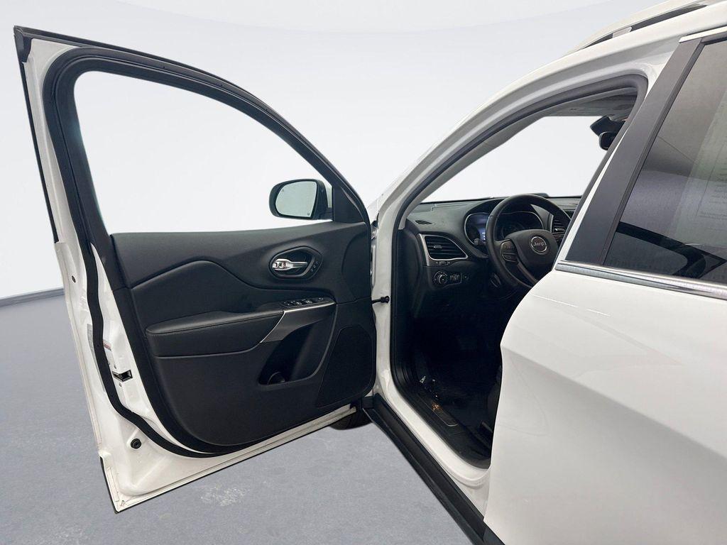 used 2019 Jeep Cherokee car, priced at $19,048