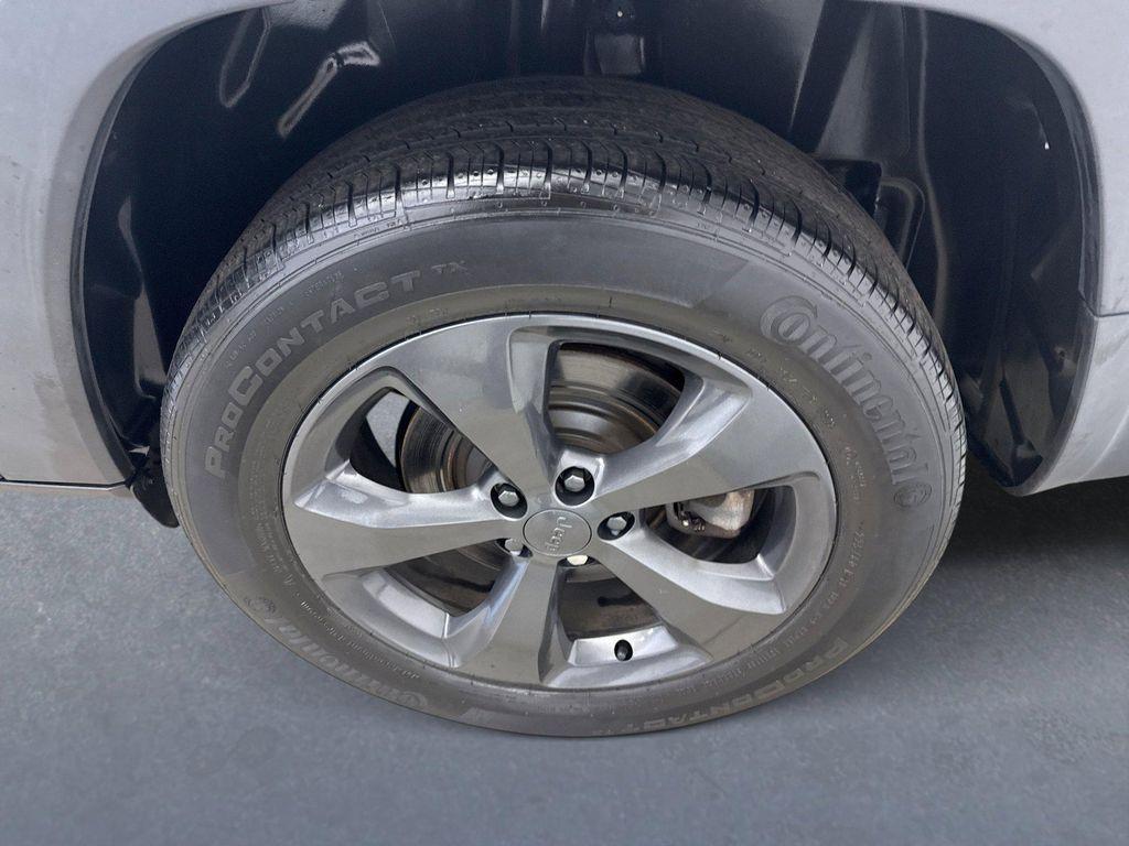 used 2019 Jeep Cherokee car, priced at $19,048