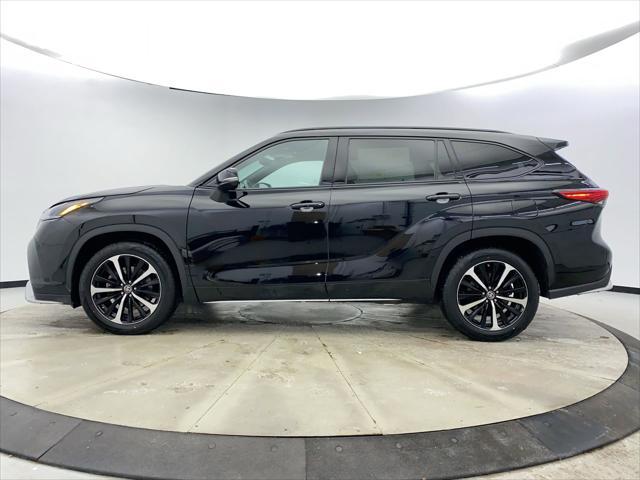 used 2022 Toyota Highlander car, priced at $33,147