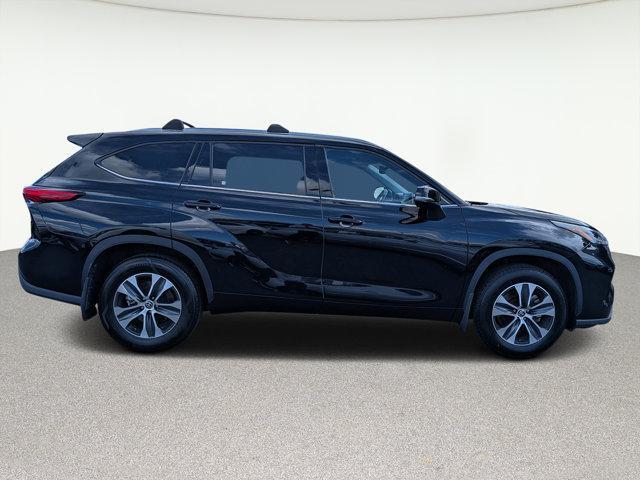 used 2021 Toyota Highlander car, priced at $34,542
