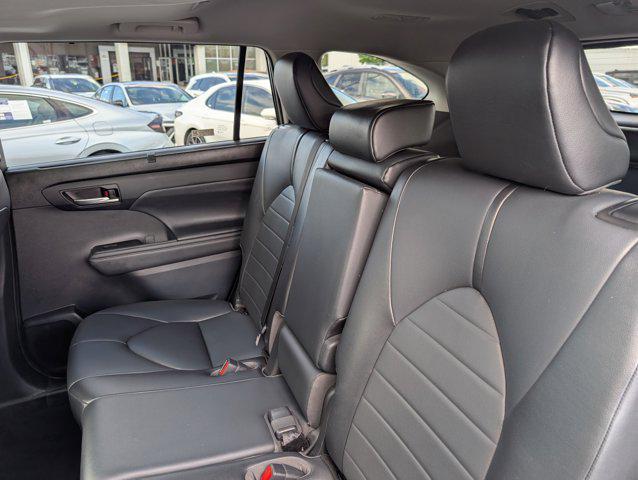 used 2021 Toyota Highlander car, priced at $34,542