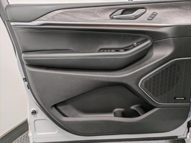 used 2023 Jeep Grand Cherokee car, priced at $42,900