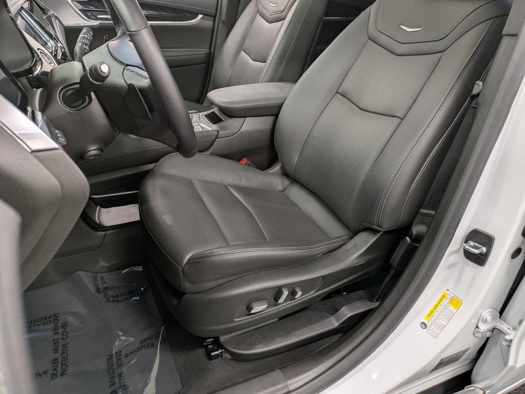 used 2022 Cadillac XT6 car, priced at $33,967