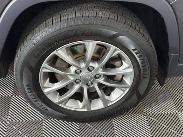 used 2019 Jeep Cherokee car, priced at $18,777