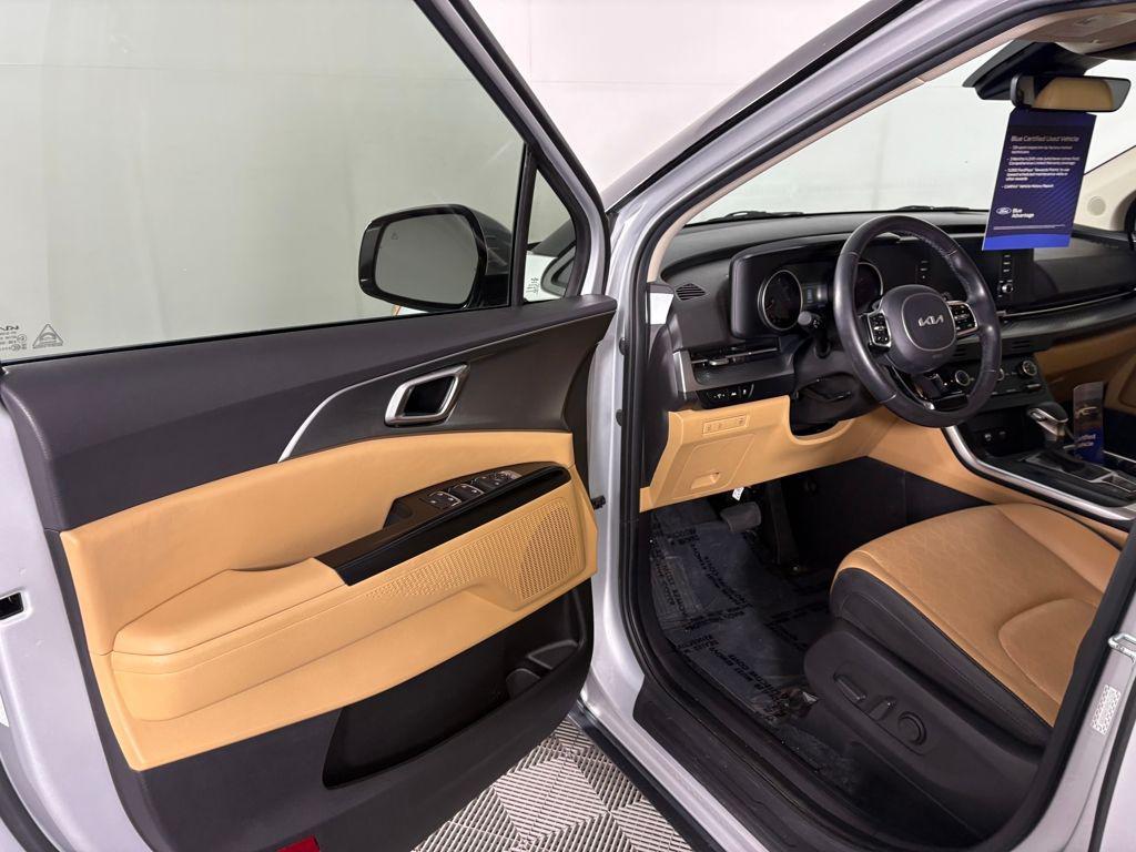 used 2023 Kia Carnival car, priced at $30,995