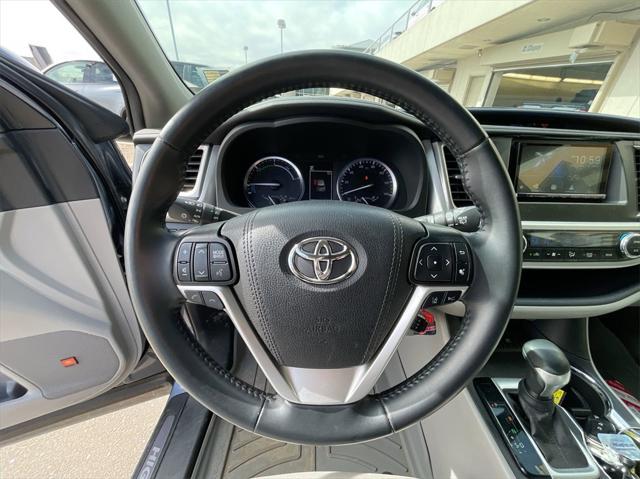 used 2019 Toyota Highlander Hybrid car, priced at $29,995