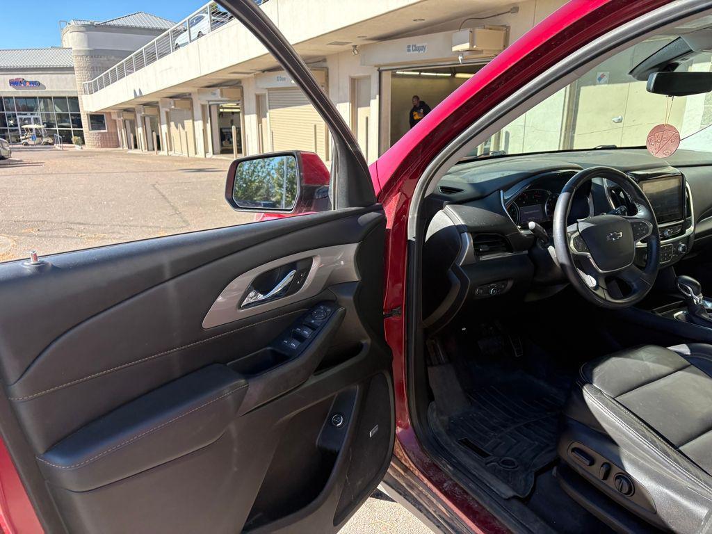 used 2021 Chevrolet Traverse car, priced at $27,995