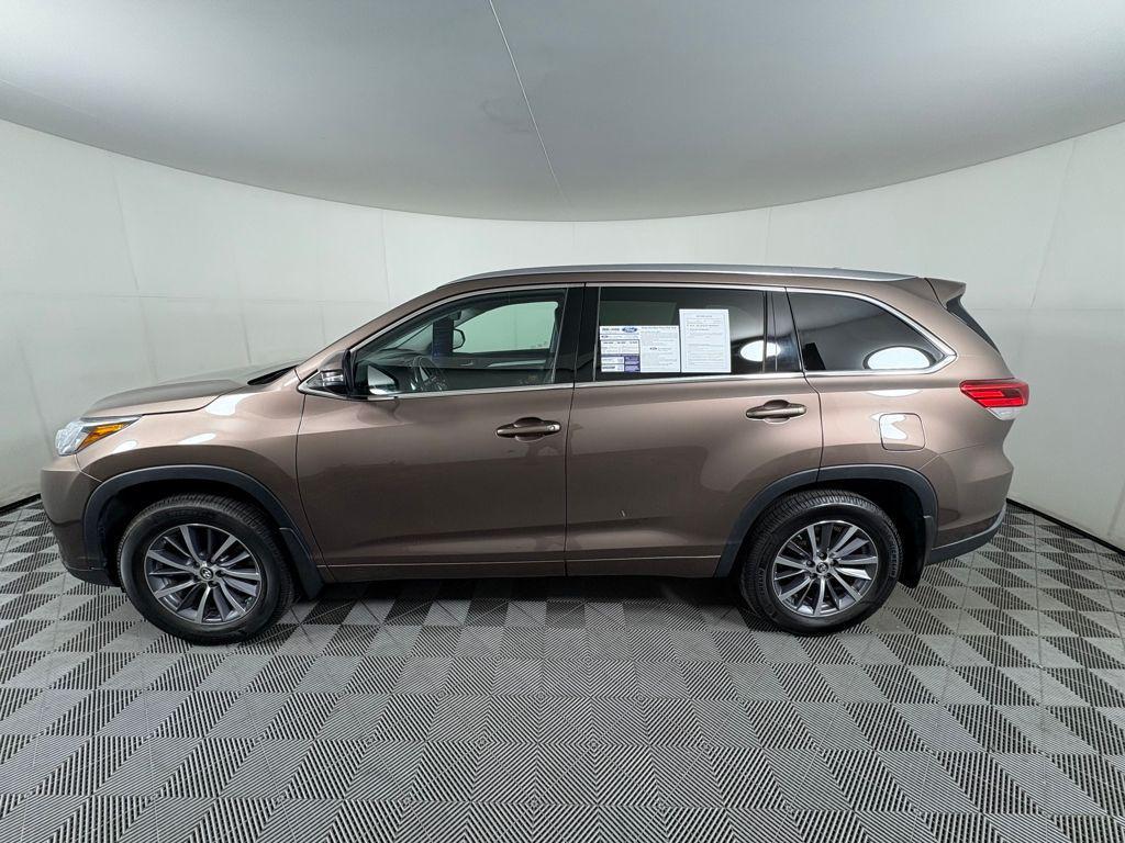 used 2017 Toyota Highlander car, priced at $20,995
