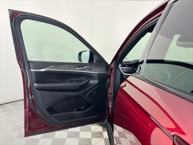 used 2024 Jeep Grand Cherokee car, priced at $43,299