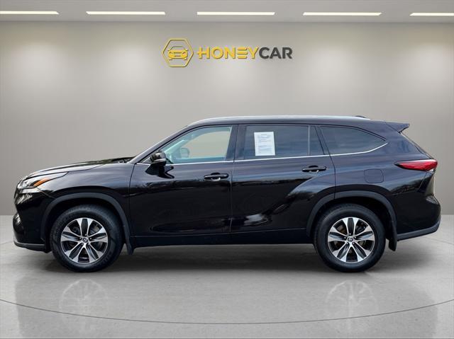 used 2021 Toyota Highlander car, priced at $28,399