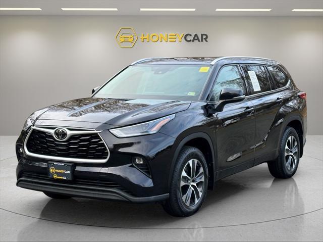 used 2021 Toyota Highlander car, priced at $28,399