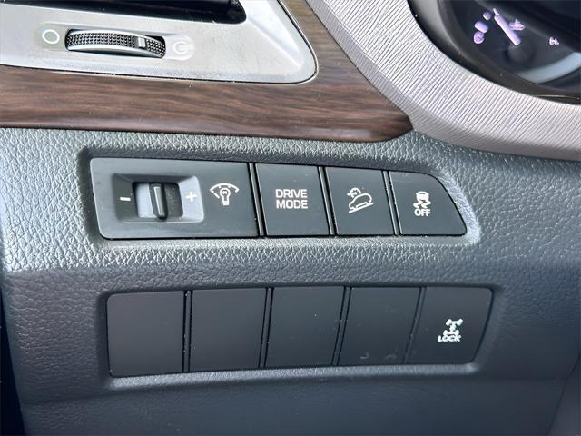used 2018 Hyundai Santa Fe car, priced at $15,299