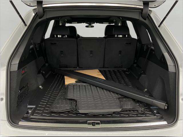 new 2025 Audi Q7 car, priced at $75,394