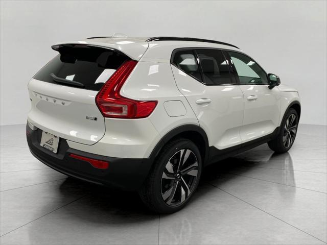 new 2025 Volvo XC40 car, priced at $50,463