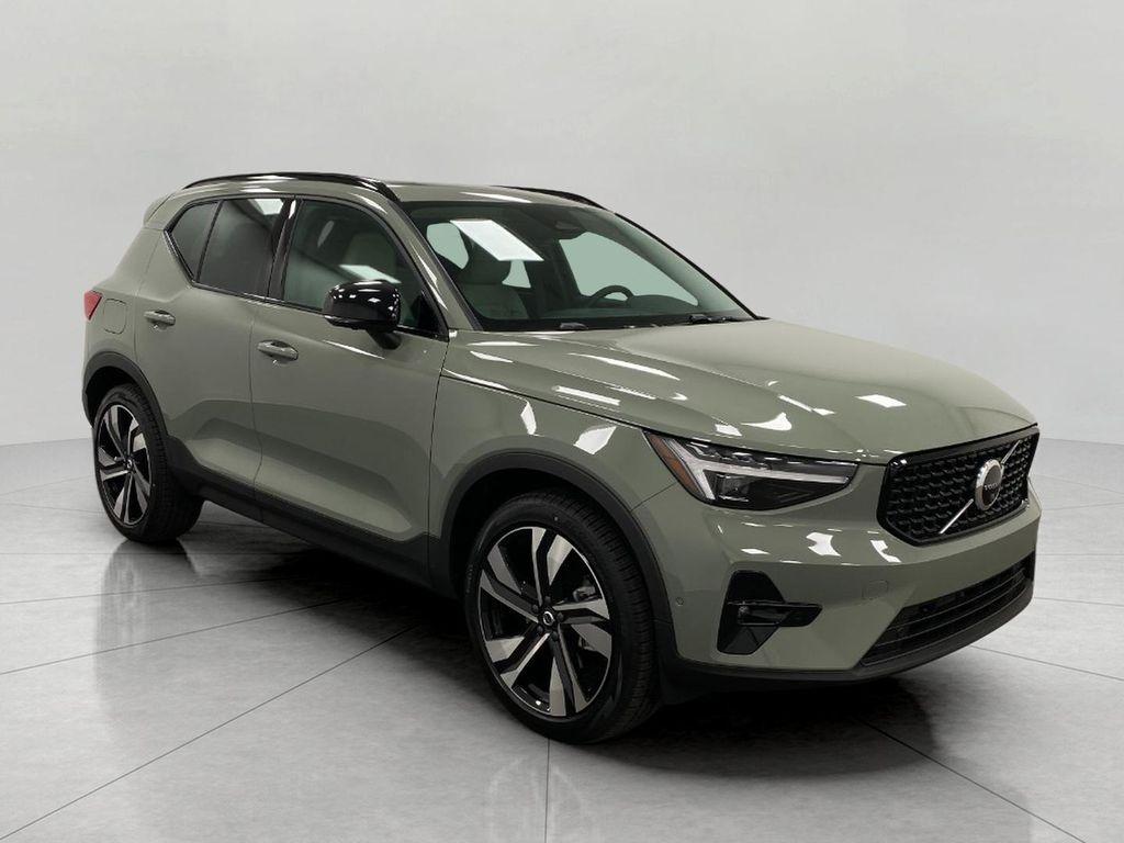 new 2025 Volvo XC40 car, priced at $47,763
