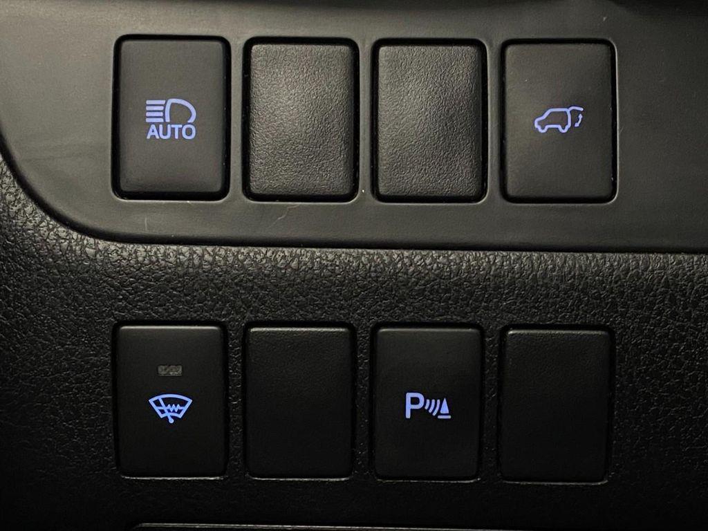 used 2017 Toyota Highlander Hybrid car, priced at $27,825
